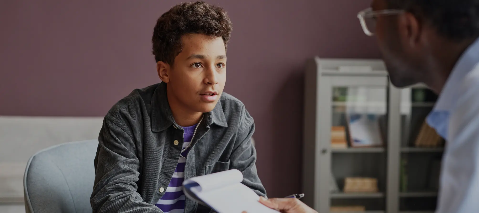 Teen talking to consular.